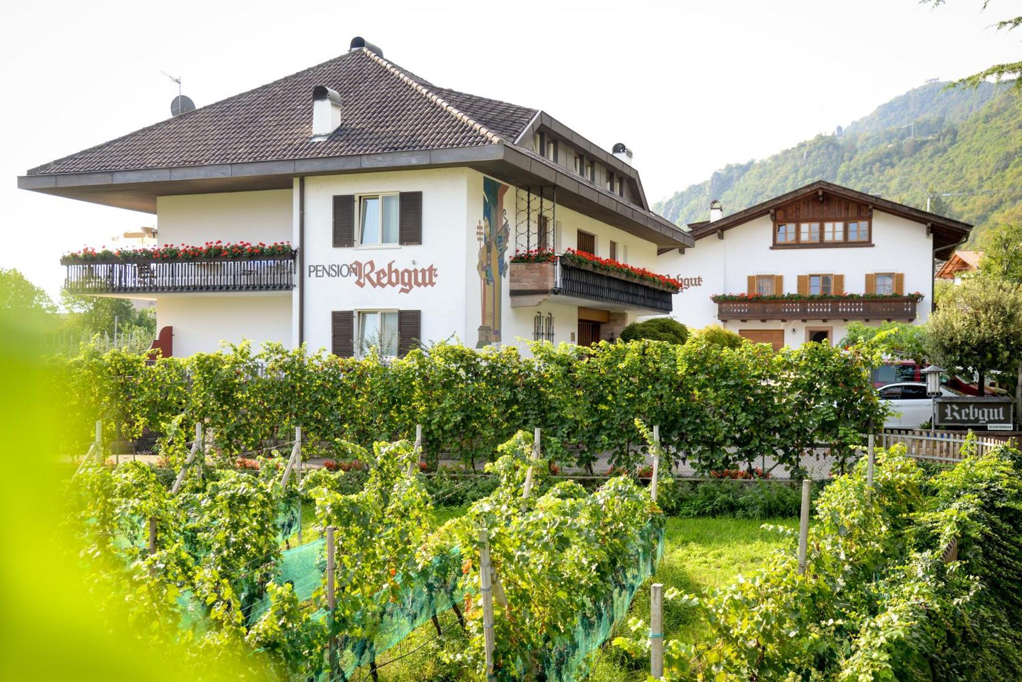 Pension Rebgut Bed & Breakfast Лана Екстериор снимка