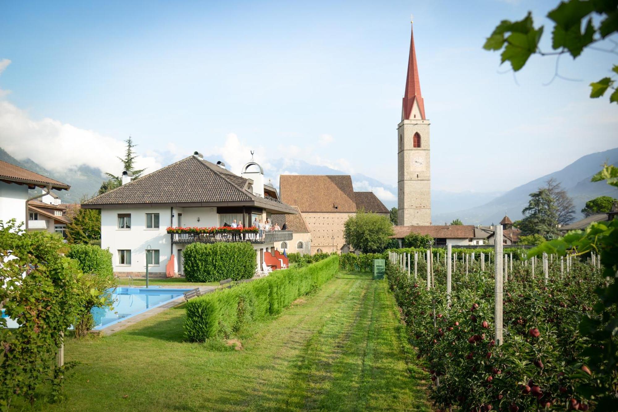 Pension Rebgut Bed & Breakfast Лана Екстериор снимка