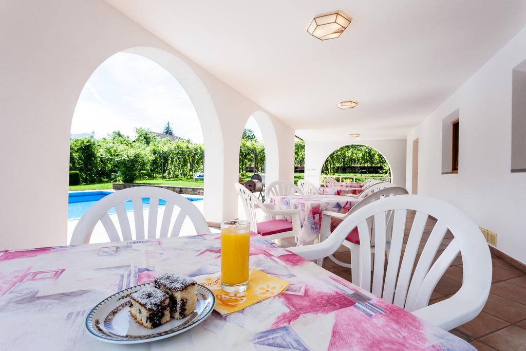 Pension Rebgut Bed & Breakfast Лана Екстериор снимка