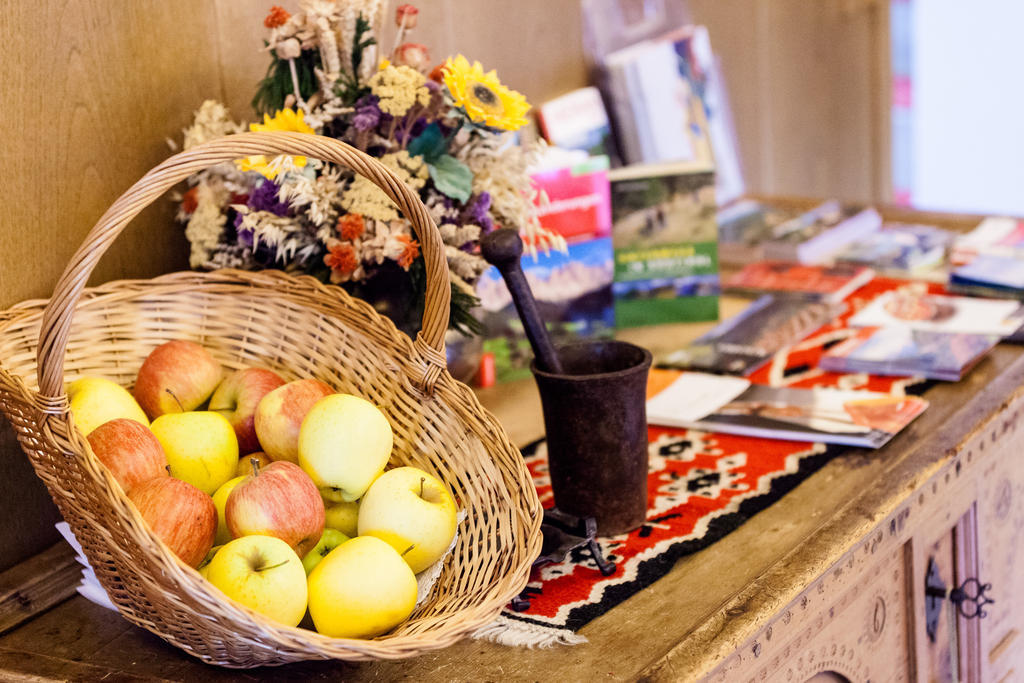 Pension Rebgut Bed & Breakfast Лана Екстериор снимка