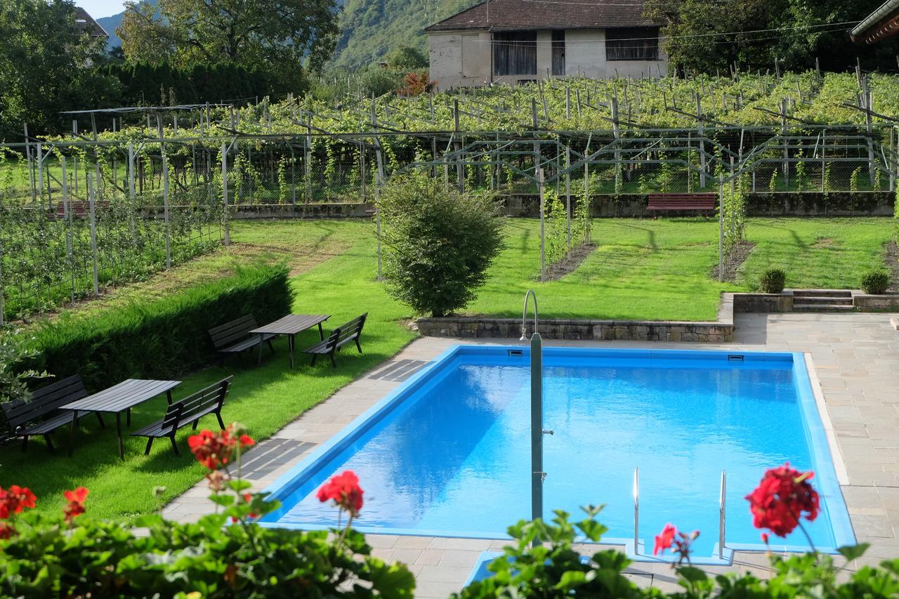 Pension Rebgut Bed & Breakfast Лана Екстериор снимка
